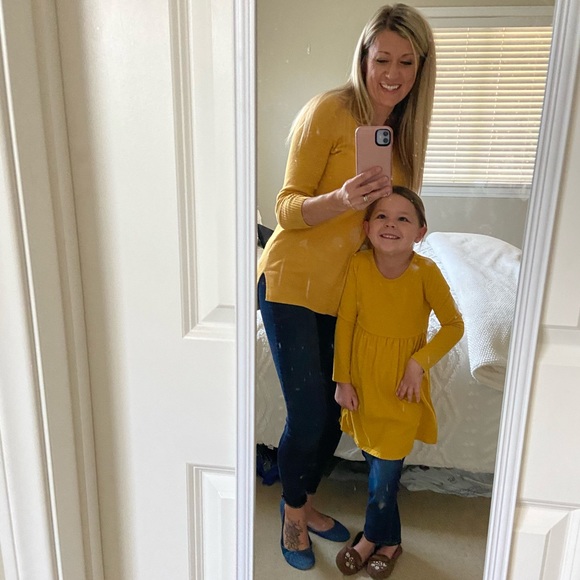 Meet your Posher, Stephanie - Picture 3 of 5